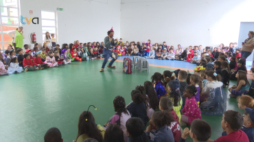 Escolas da Falagueira-Venda Nova Celebram Carnaval com Muita Animação